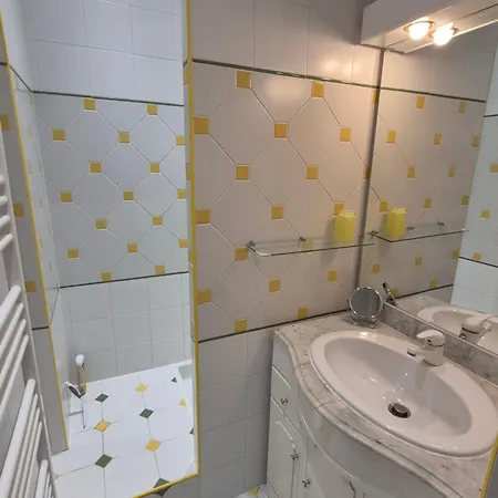 فندق مبيت وإفطار Monteze Paradis *