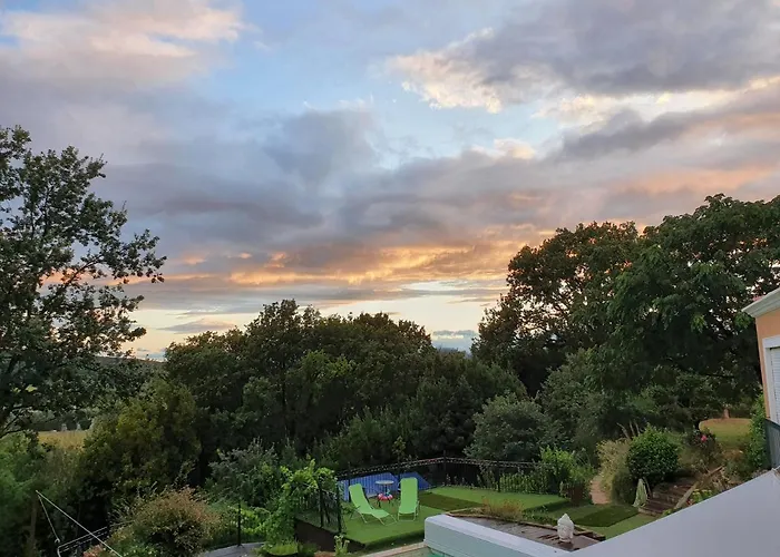 Monteze Paradis Bed & Breakfast *